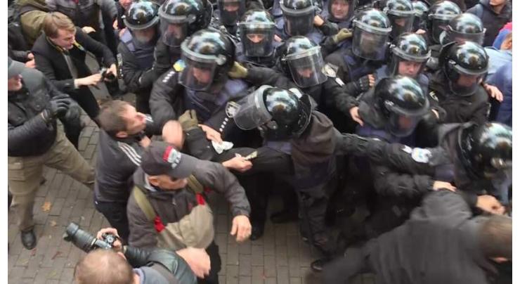 Policeman, Protester Injured During Rally of Poroshenko's Supporters in Kiev - Police