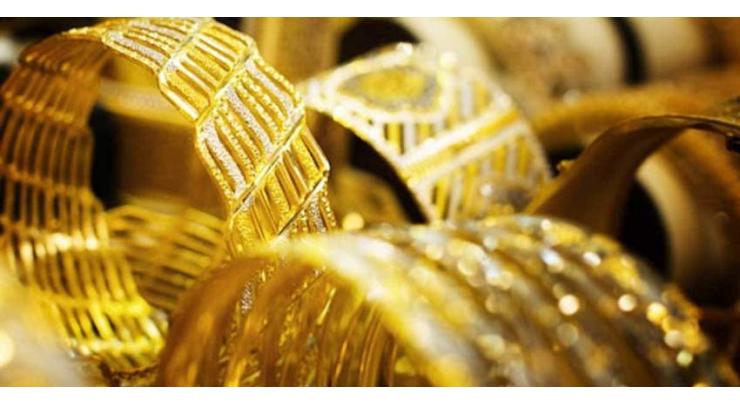 Gold prices increase by Rs 700 to Rs 125,900 per tola
