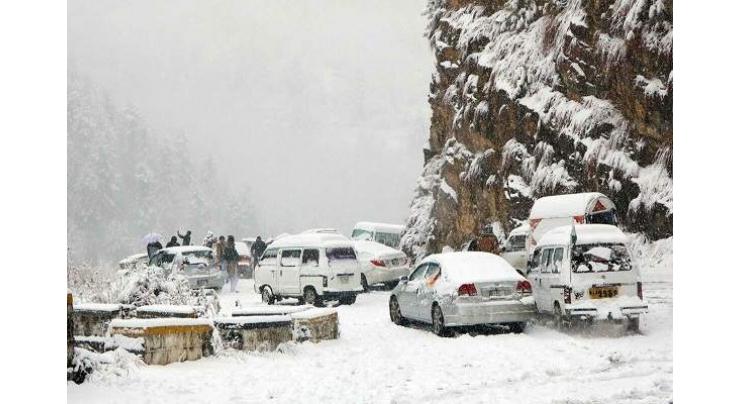 Pindi Admin advises tourists to avoid unnecessary traveling to Murree
