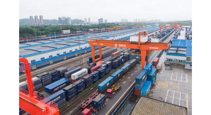 China's road freight volume up 14.2 pct in 2021
