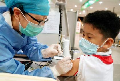Over 2.9 bln COVID-19 vaccine doses administered on Chinese mainland
