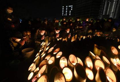 Japan marks Kobe earthquake anniversary

