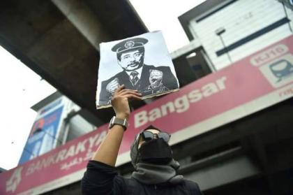 Malaysian protesters demand resignation of anti-graft chief
