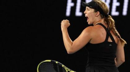 Collins overpowers Swiatek to set up Australian Open final with Barty
