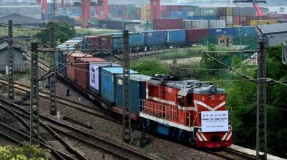 China-Europe freight train trips top 50,000
