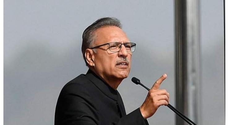 President Alvi rides on Green Line bus, expresses satisfaction over service
