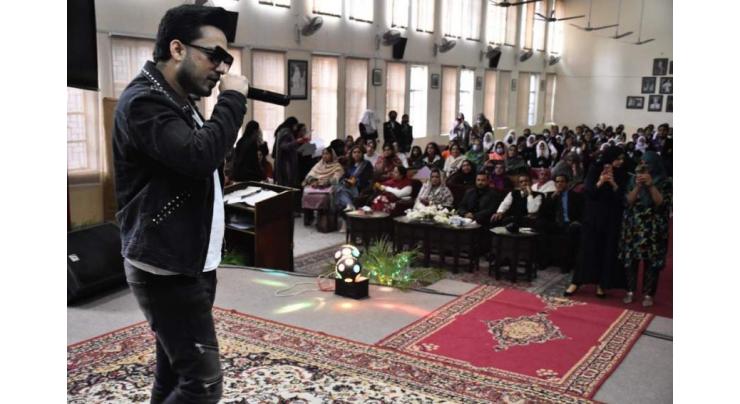 Singer Shahroz Khan Judges the Singing Contest –Students of Islamabad Participate