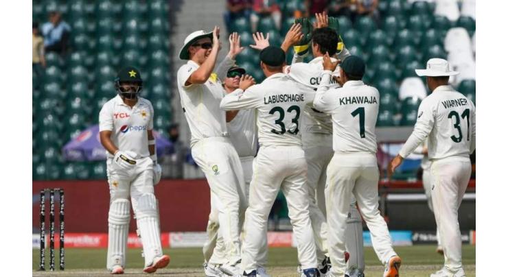 Pakistan batting collapses as Australia lead by 123 runs in third Test
