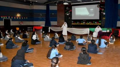 شرطة أبوظبي تنظم ورشة "مخاطر الإنترنت" تزامنا مع يوم الطفل الإماراتي
