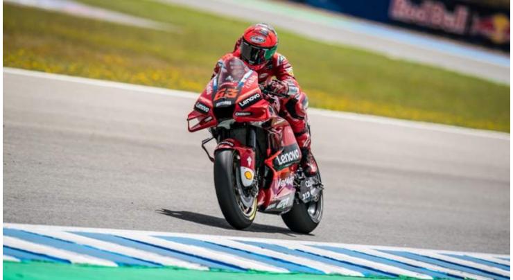 Bagnaia sizzles to Jerez MotoGP pole

