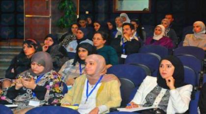 أستاذ جامعة فی دولة الکویت یثیر جدلا واسعا بسبب عرضہ مشاھد اباحیة أمام الطلاب