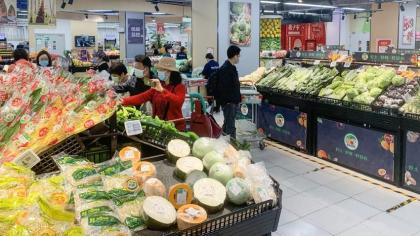 Beijing supermarkets gear up to meet residents needs as COVID cases rise
