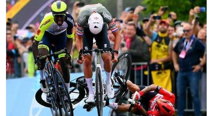 Van der Poel wins Giro opener as Ewan falls short
