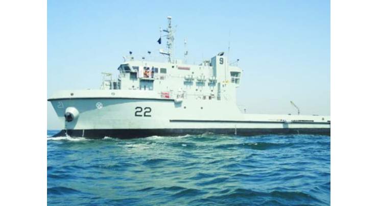 PNS Madadgar provides technical assistance to merchant vessel

