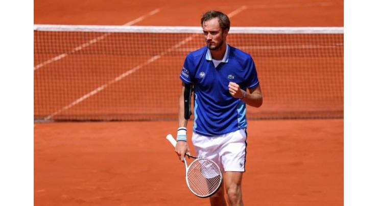 Medvedev cruises into French Open last 16
