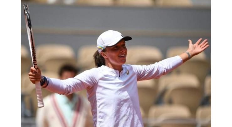Change of clothes brings change of luck for Swiatek at French Open
