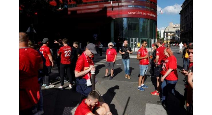 Tens of thousands of Liverpool fans turn Paris red
