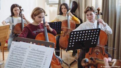 Ukrainians find new home in French orchestras
