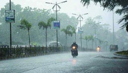 Commissioner chairs meeting to review steps taken to deal with monsoon rains
