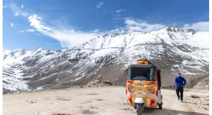 Foreign tourists to embark on Islamabad-Khunjerab rickshaw adventure on Saturday
