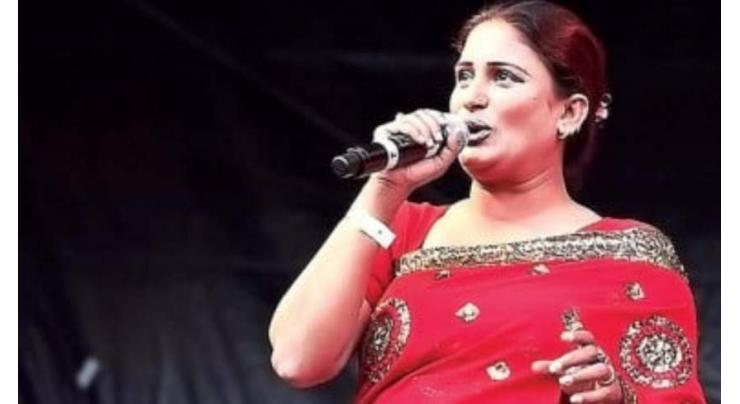 Naseebo Lal's video of singing Lagiyan Barishan goes viral