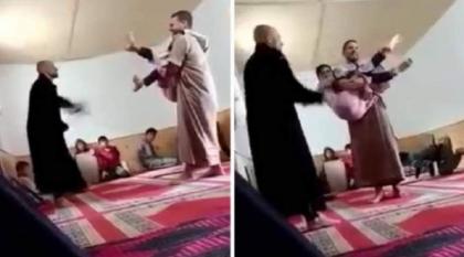 شاھد : امام مسجد فی المغرب یعذب أطفال بضربھم أثناء درس لتحفیظ القرآن الکریم