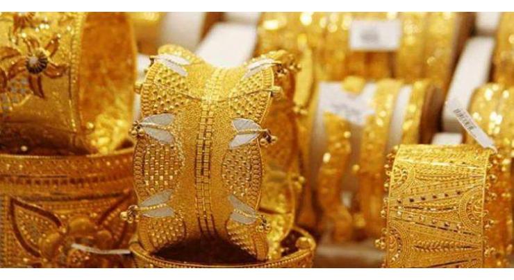 Gold price up by Rs.10,500, reaches historic level of Rs.162,500 per tola
