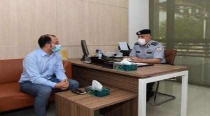 مدير عام شرطة أبوظبي يلتقي المتعاملين بمركز شرطة ياس