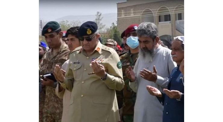 COAS offers funeral prayers of helicopter crash martyrs: ISPR
