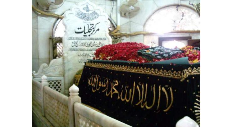 CM performs ghusal of shrine of Hazrat Data Ganj Bakhsh's (RA) shrine
