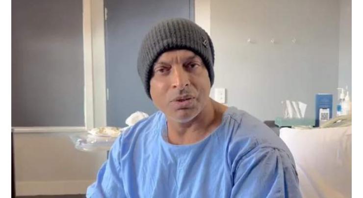 Shoaib Akhtar who underwent successful knees surgery asks fans for prayers