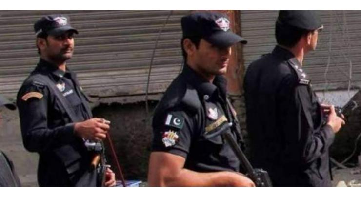 Four policemen injured in exchange of firing with terrorists
