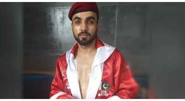 Sindh Police awards boxing champion Shaheer Afridi with commendation certificate
