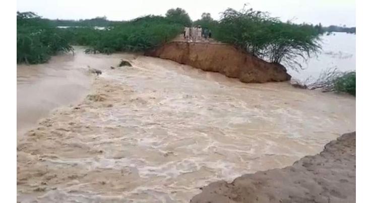 Rehabilitation of flood-hit roads begins as commissioner declares emergency in DG Khan, Rajanpur

