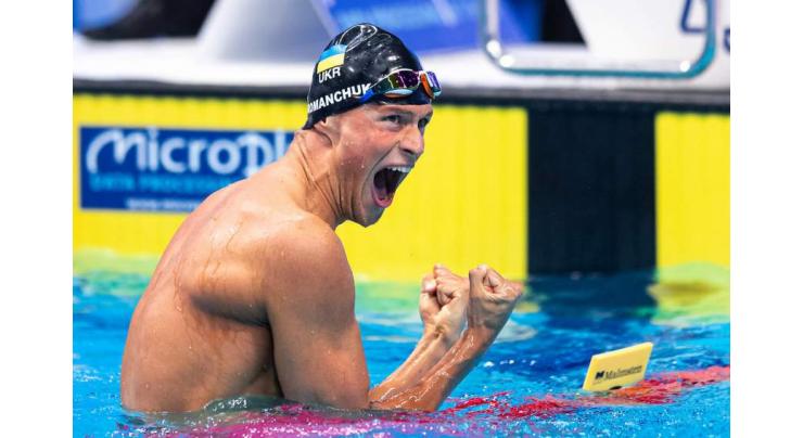 Romanchuk overhauls Paltrinieri to grab 1500m swim gold

