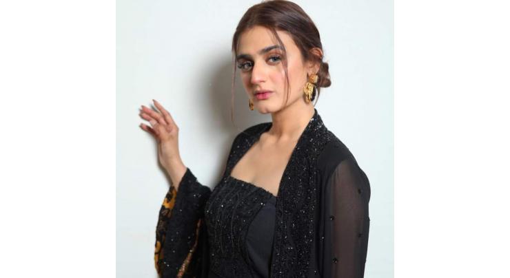 Hira Mani in her bid to singing fails to engage audience at Wembley