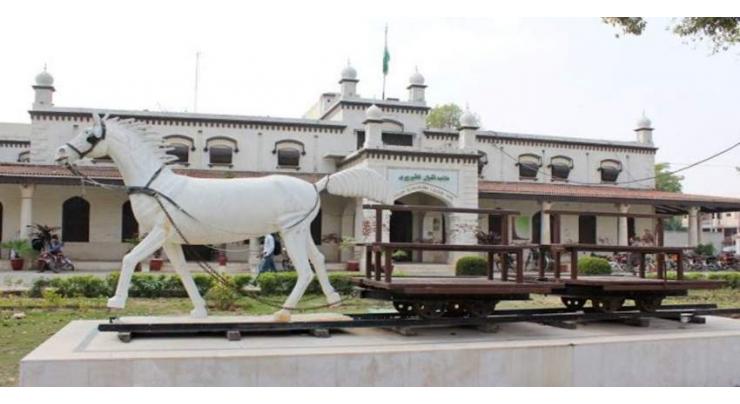 Nusrat Fateh's biographer visits Lyallpur museum
