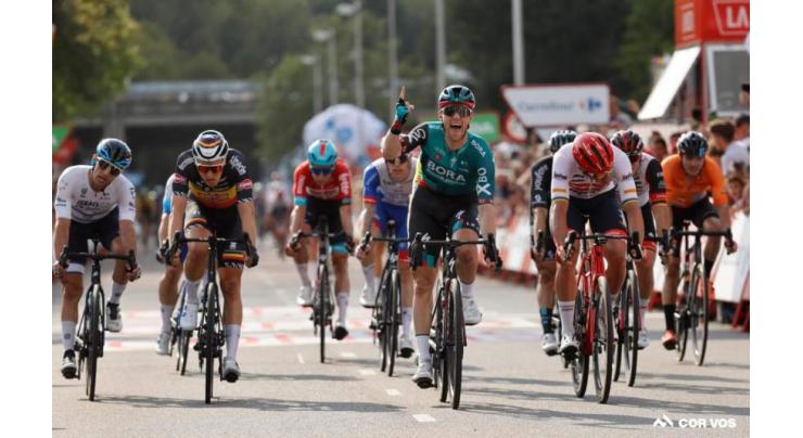 Sam Bennett wins Vuelta second stage
