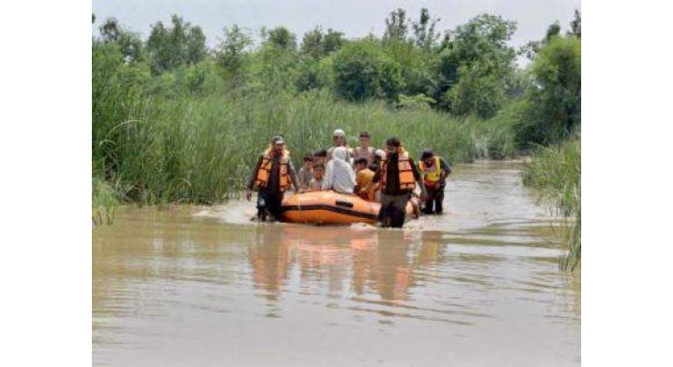 Rescue 1122 continues operation in flood affected areas during night
