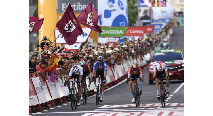 Herrada escapes to razor-edge Vuelta triumph
