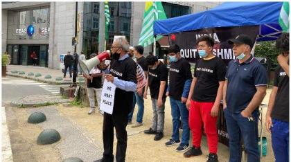 Kasjmiri’s houden protestkampen voor de dienst voor extern optreden van de EU in Brussel