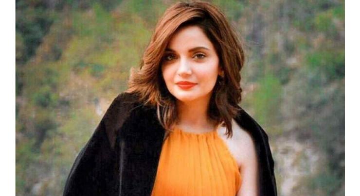 Armeena Khan up in arms to provide aid to flood victims