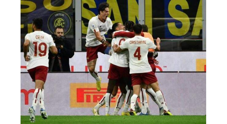 Smalling heads Roma to win at struggling Inter Milan
