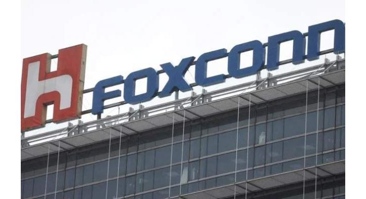 Workers flee Foxconn's largest iPhone factory in China after Covid lockdown
