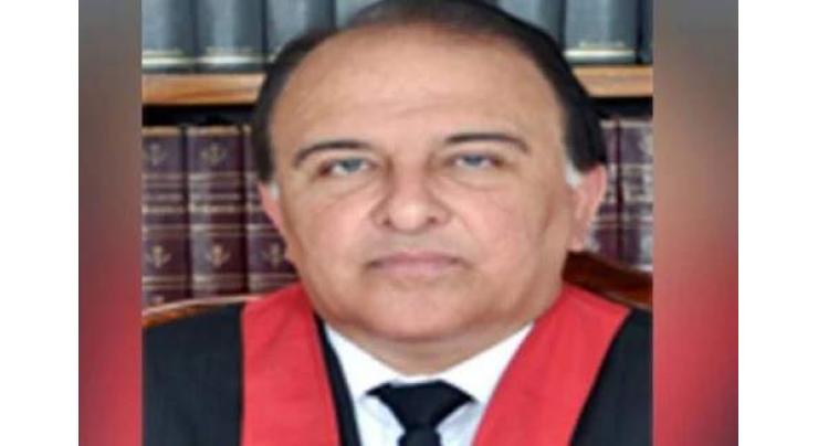 Chief Justice Peshawar High Court visits Shalimar Garden, reviews renovation work
