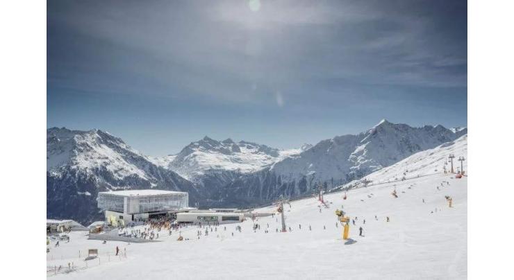 Women's ski season opens with Shiffrin-Vlhova slalom duel
