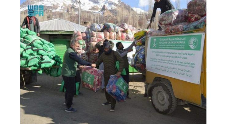 KSrelief distributes 400 winter bags in Pakistan
