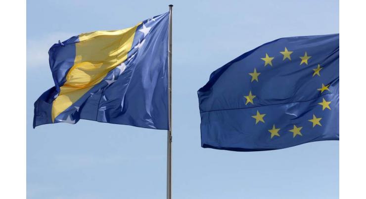 EU agrees to give Bosnia candidate status
