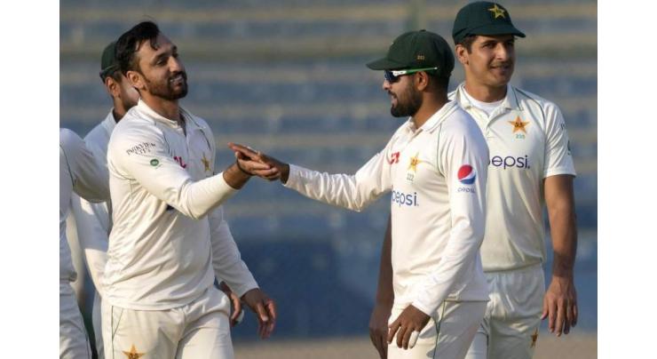 Salman brings Pakistan back in 2nd Test after Conway's 122
