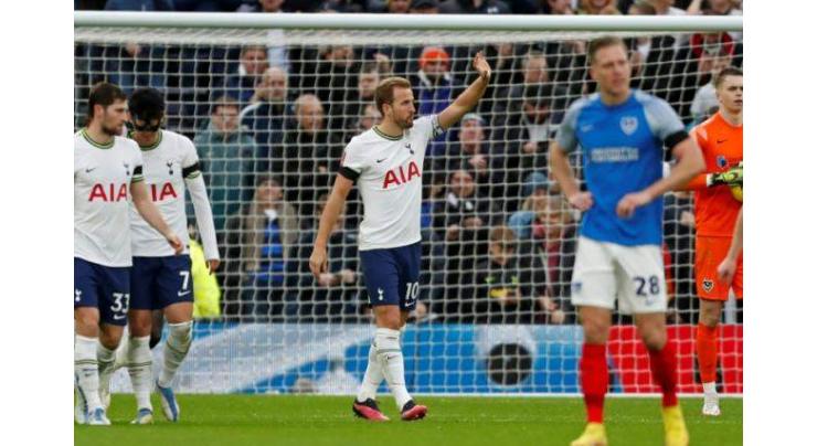 Kane fires Spurs into FA Cup fourth round
